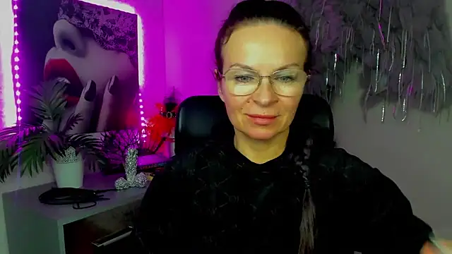 HelenLuxx online show from 02.12.26