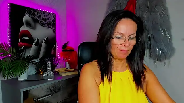 Snapshot of HelenLuxx chatting on 07.14.26 HelenLuxx online show from 07.14.26