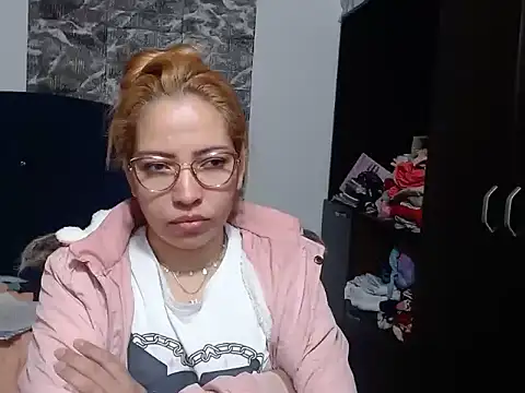 Snapshot of THEBOSSLARA chatting on 11.15.25 THEBOSSLARA online show from 11.15.25