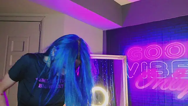 Snapshot of AriaVoss chatting on 12.07.24 AriaVoss online show from 12.07.24