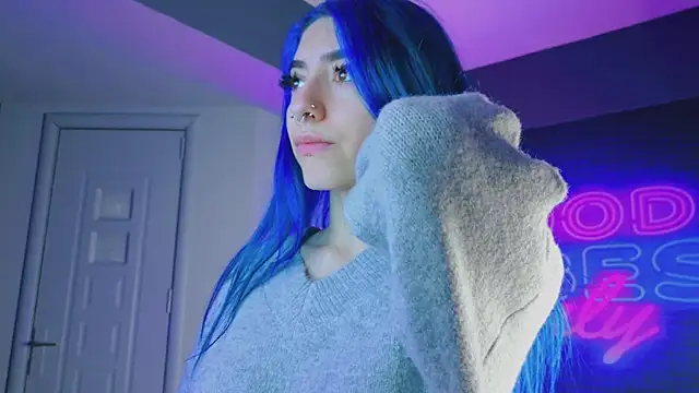 Snapshot of AriaVoss chatting on 12.08.24 AriaVoss online show from 12.08.24