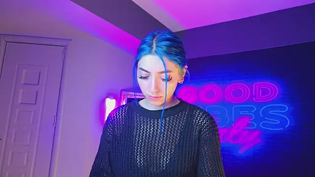 Snapshot of AriaVoss chatting on 12.12.24 AriaVoss online show from 12.12.24