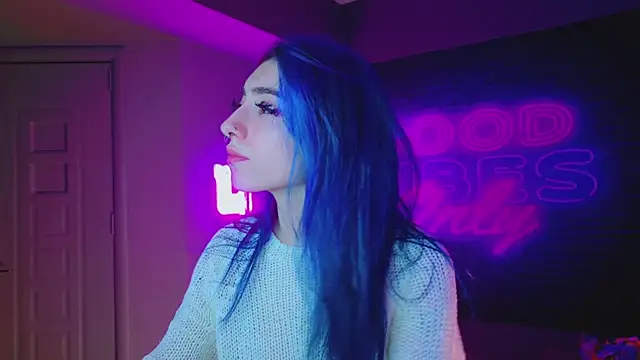 Snapshot of AriaVoss chatting on 12.14.24 AriaVoss online show from 12.14.24