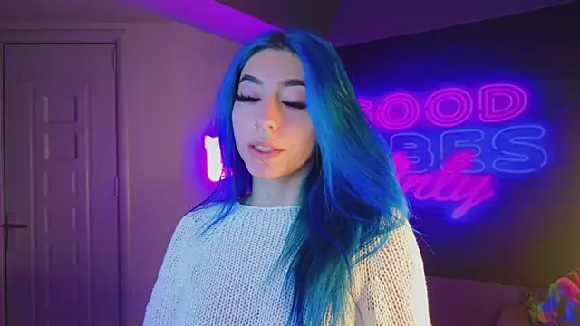 Snapshot of AriaVoss chatting on 12.21.24 AriaVoss online show from 12.21.24