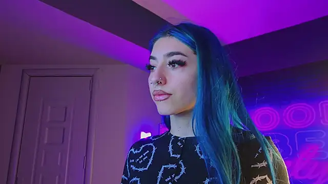 Snapshot of AriaVoss chatting on 12.23.24 AriaVoss online show from 12.23.24