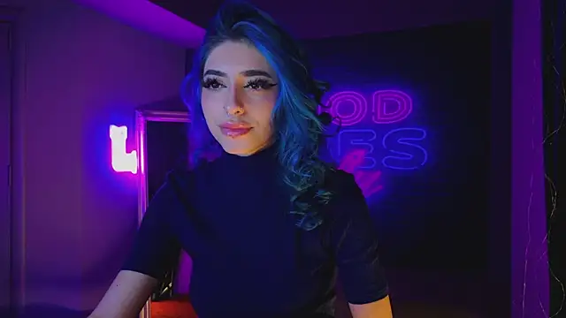 Snapshot of AriaVoss chatting on 12.30.24 AriaVoss online show from 12.30.24