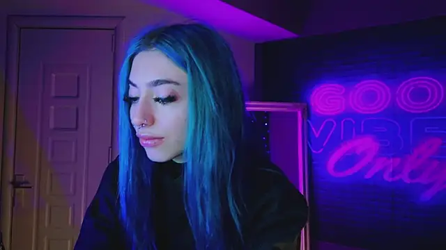 Snapshot of AriaVoss chatting on 01.07.25 AriaVoss online show from 01.07.25