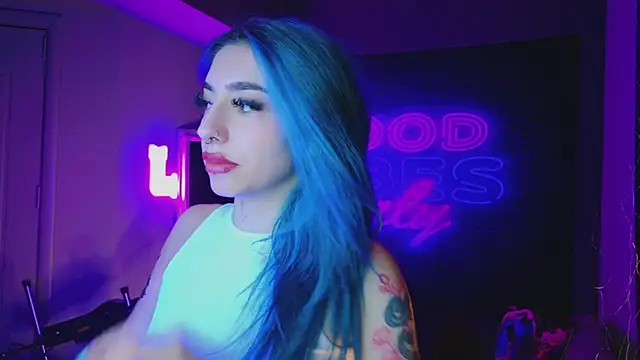 Snapshot of AriaVoss chatting on 01.08.25 AriaVoss online show from 01.08.25