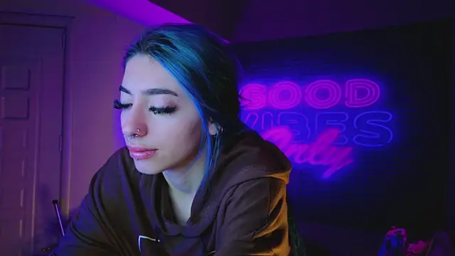 Snapshot of AriaVoss chatting on 01.10.25 AriaVoss online show from 01.10.25