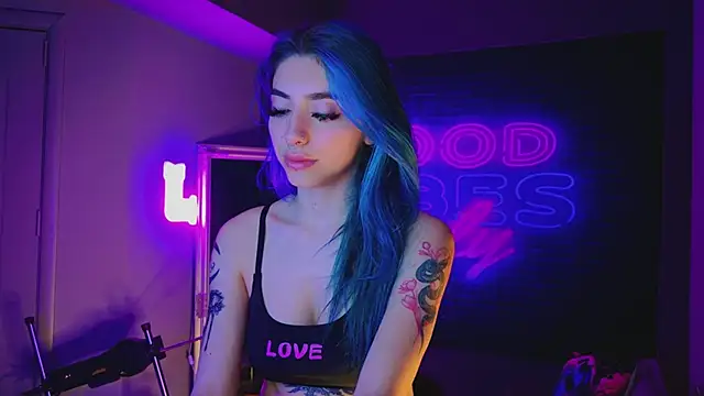 Snapshot of AriaVoss chatting on 01.11.25 AriaVoss online show from 01.11.25