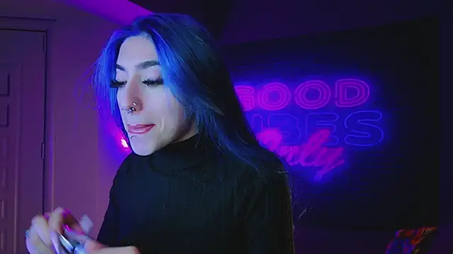 Snapshot of AriaVoss chatting on 01.14.25 AriaVoss online show from 01.14.25