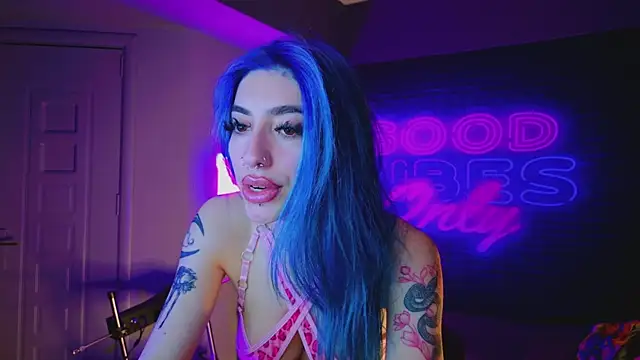 Snapshot of AriaVoss chatting on 01.15.25 AriaVoss online show from 01.15.25