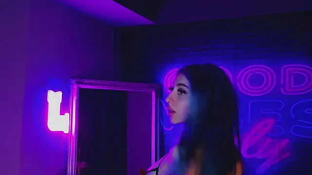 Snapshot of AriaVoss chatting on 01.20.25 AriaVoss online show from 01.20.25