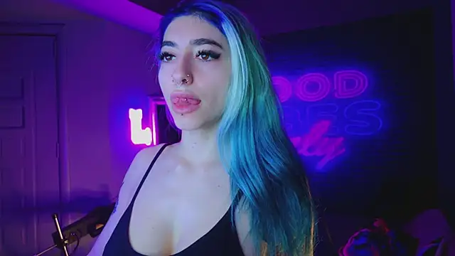 Snapshot of AriaVoss chatting on 01.27.25 AriaVoss online show from 01.27.25