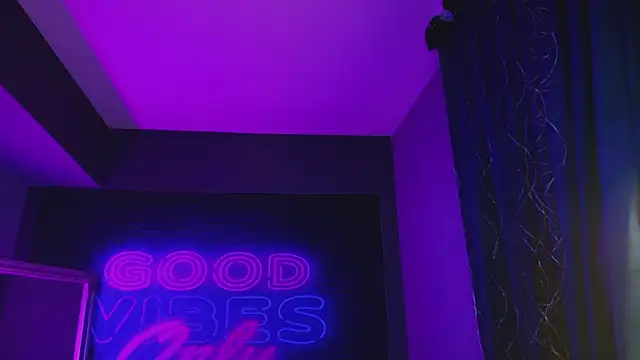 Snapshot of AriaVoss chatting on 01.31.25 AriaVoss online show from 01.31.25