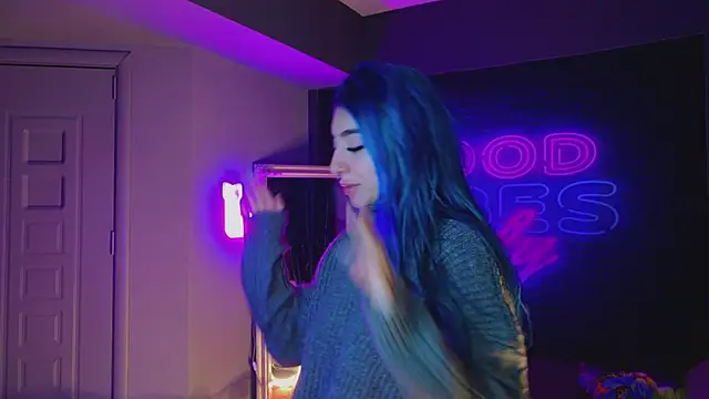 Snapshot of AriaVoss chatting on 02.04.25 AriaVoss online show from 02.04.25