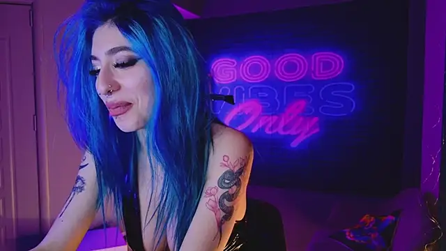 Snapshot of AriaVoss chatting on 02.08.25 AriaVoss online show from 02.08.25