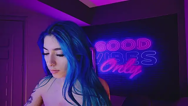 Snapshot of AriaVoss chatting on 02.12.25 AriaVoss online show from 02.12.25