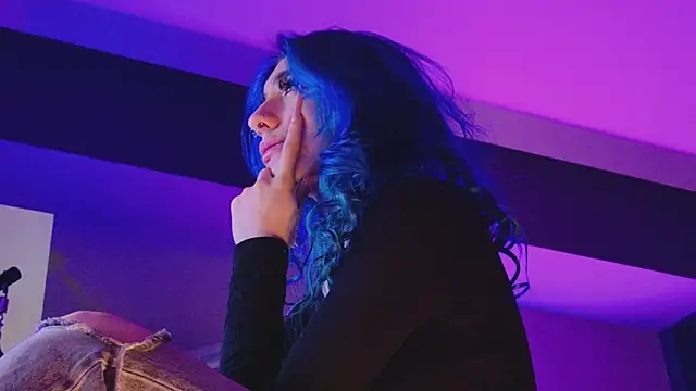 Snapshot of AriaVoss chatting on 02.15.25 AriaVoss online show from 02.15.25