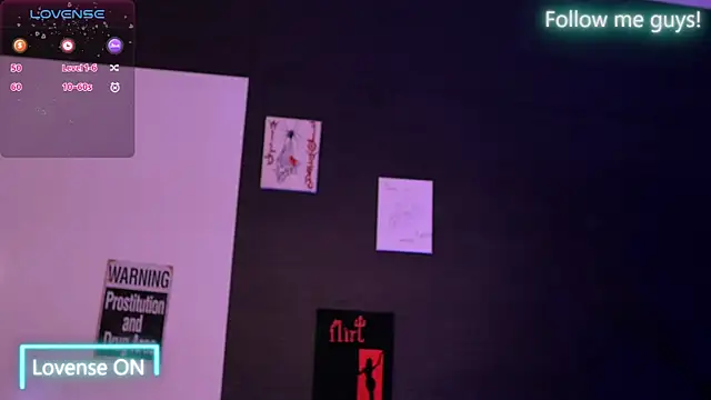 Snapshot of AriaVoss chatting on 09.28.25 AriaVoss online show from 09.28.25