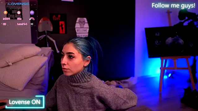 Snapshot of AriaVoss chatting on 10.20.25 AriaVoss online show from 10.20.25