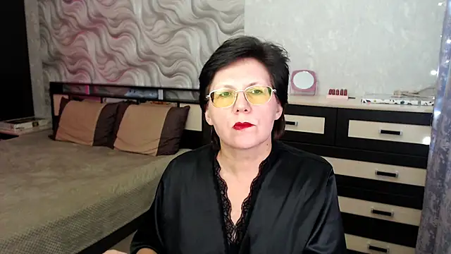 Snapshot of VitaCharm chatting on 03.17.25 VitaCharm online show from 03.17.25