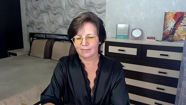 Snapshot of VitaCharm chatting on 09.08.25 VitaCharm online show from 09.08.25