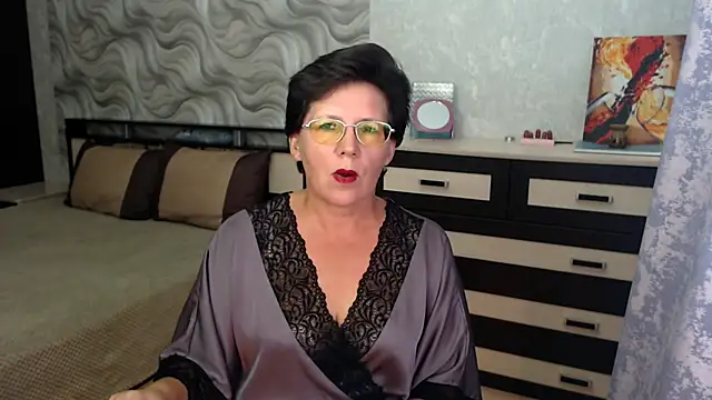 Snapshot of VitaCharm chatting on 10.02.25 VitaCharm online show from 10.02.25