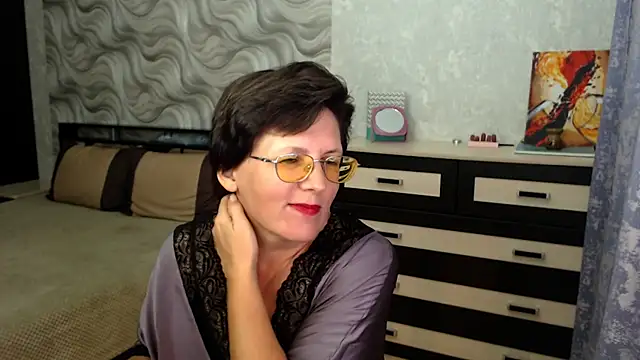 Snapshot of VitaCharm chatting on 10.03.25 VitaCharm online show from 10.03.25