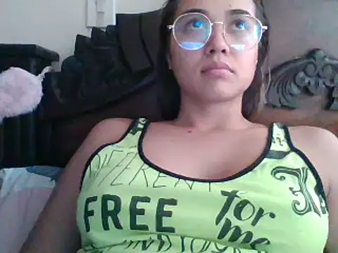 Snapshot of trianabell chatting on 01.16.25 trianabell online show from 01.16.25