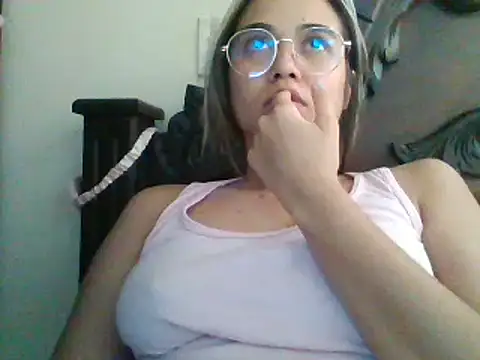 Snapshot of trianabell chatting on 01.17.25 trianabell online show from 01.17.25