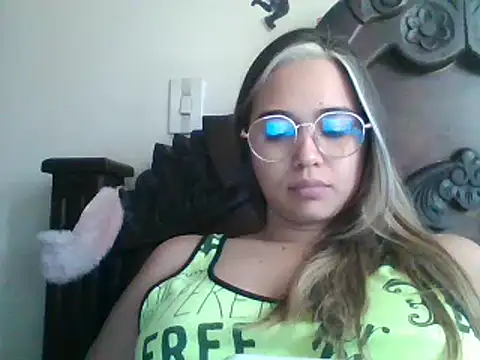 Snapshot of trianabell chatting on 01.23.25 trianabell online show from 01.23.25