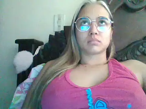 Snapshot of trianabell chatting on 01.24.25 trianabell online show from 01.24.25