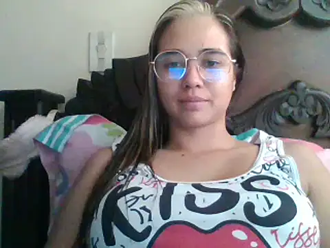 Snapshot of trianabell chatting on 01.28.25 trianabell online show from 01.28.25