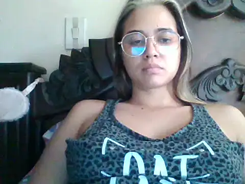 Snapshot of trianabell chatting on 01.29.25 trianabell online show from 01.29.25