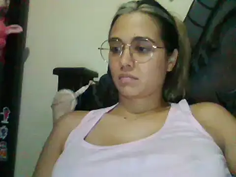 Snapshot of trianabell chatting on 02.11.25 trianabell online show from 02.11.25