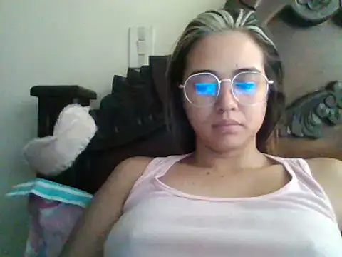 Snapshot of trianabell chatting on 02.11.25 trianabell online show from 02.11.25