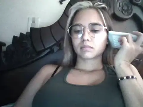 Snapshot of trianabell chatting on 02.12.25 trianabell online show from 02.12.25