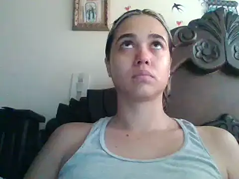 Snapshot of trianabell chatting on 02.16.25 trianabell online show from 02.16.25