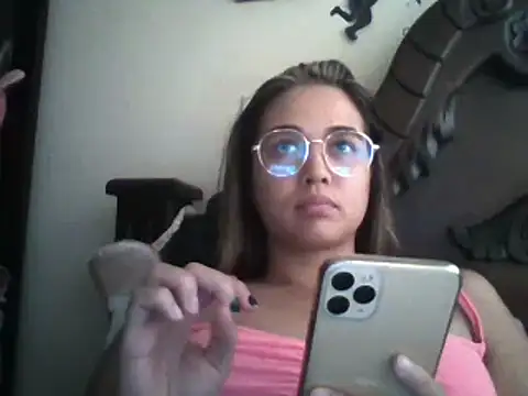 Snapshot of trianabell chatting on 02.26.25 trianabell online show from 02.26.25