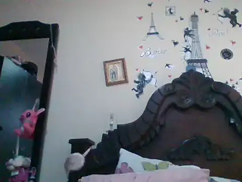 Snapshot of trianabell chatting on 02.28.25 trianabell online show from 02.28.25