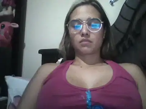 Snapshot of trianabell chatting on 03.05.25 trianabell online show from 03.05.25