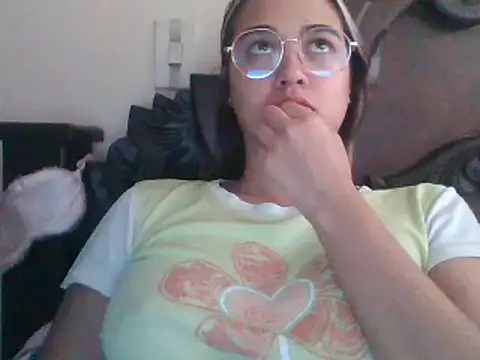 Snapshot of trianabell chatting on 03.09.25 trianabell online show from 03.09.25