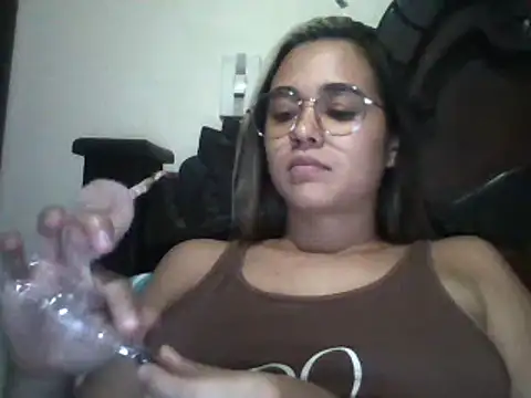 Snapshot of trianabell chatting on 03.20.25 trianabell online show from 03.20.25