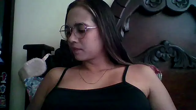 Snapshot of trianabell chatting on 09.23.25 trianabell online show from 09.23.25