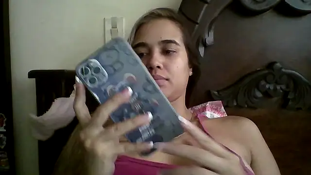 Snapshot of trianabell chatting on 09.27.25 trianabell online show from 09.27.25