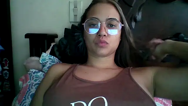 Snapshot of trianabell chatting on 09.28.25 trianabell online show from 09.28.25