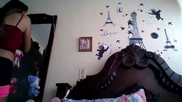 Snapshot of trianabell chatting on 10.04.25 trianabell online show from 10.04.25