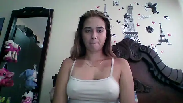 Snapshot of trianabell chatting on 10.08.25 trianabell online show from 10.08.25