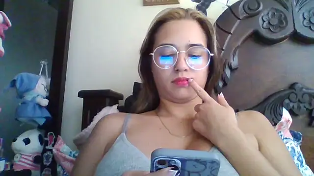 Snapshot of trianabell chatting on 10.10.25 trianabell online show from 10.10.25